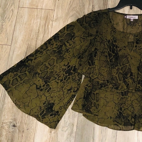 Jennifer Lopez Olive Green Snakeskin Ruffle Bell Long Sleeve Blouse Size XS - Picture 7 of 11